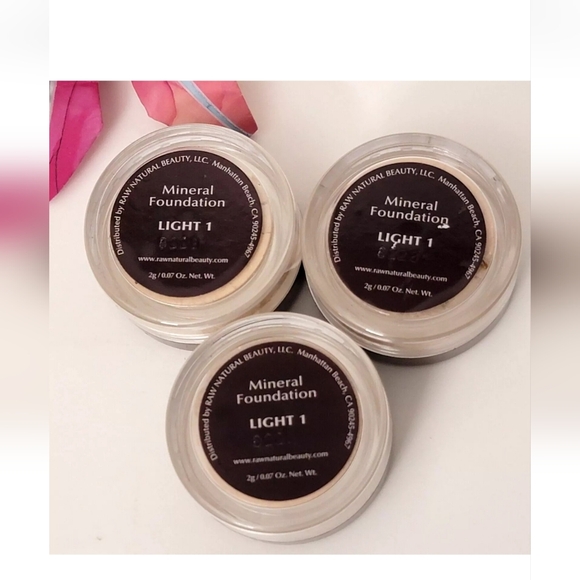 3 pk RAW MINERALS Mineral Foundation 0.07 oz / 2 g LIGHT 1 SEALED - Picture 2 of 4